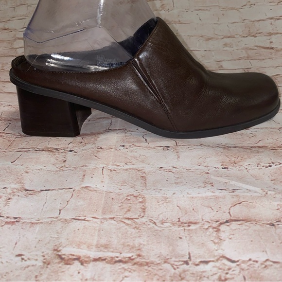 Sold - Picture 3 of 5